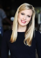 A photo of Elizabeth, a tutor from Boston College