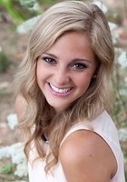 A photo of Mackenzie, a tutor from University of Oregon