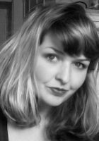 A photo of April, a tutor from University of California-Santa Cruz