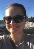 A photo of Courtney, a tutor from Emerson College