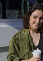 A photo of Nina, a tutor from Oberlin College