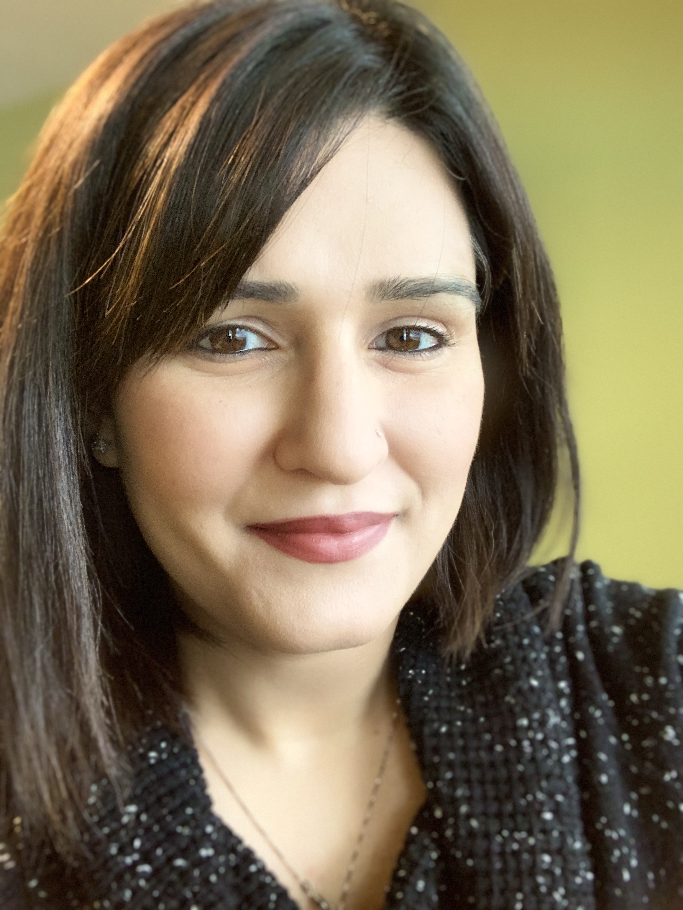 Cambridge Intermediate Accounting tutor named Amna