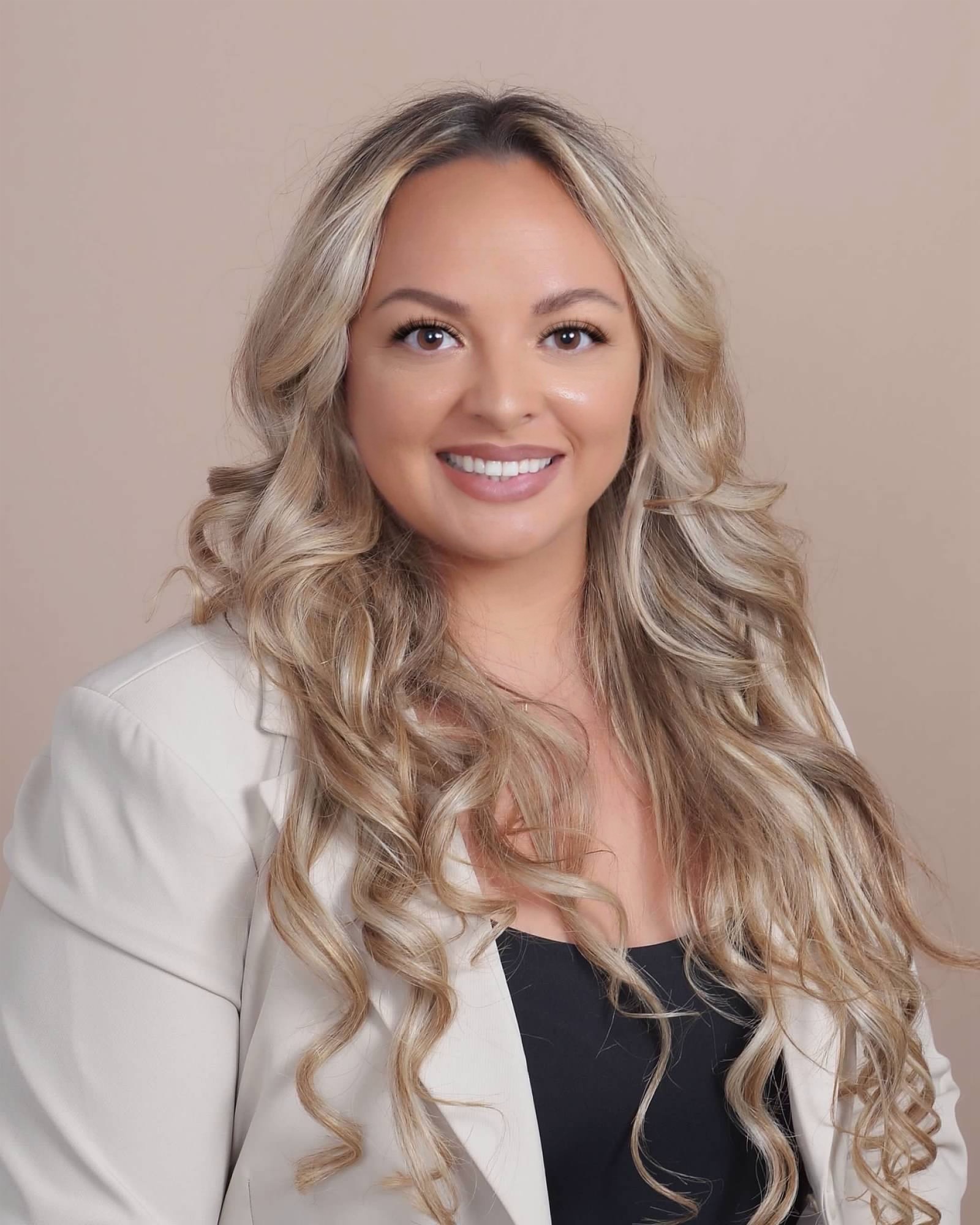 Cambridge Elementary Social Studies tutor named Alicia